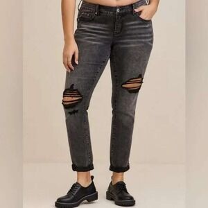 Torrid Jeans Boyfriend Straight 22 Short Distressed Faded Black‎ Vintage Stretch